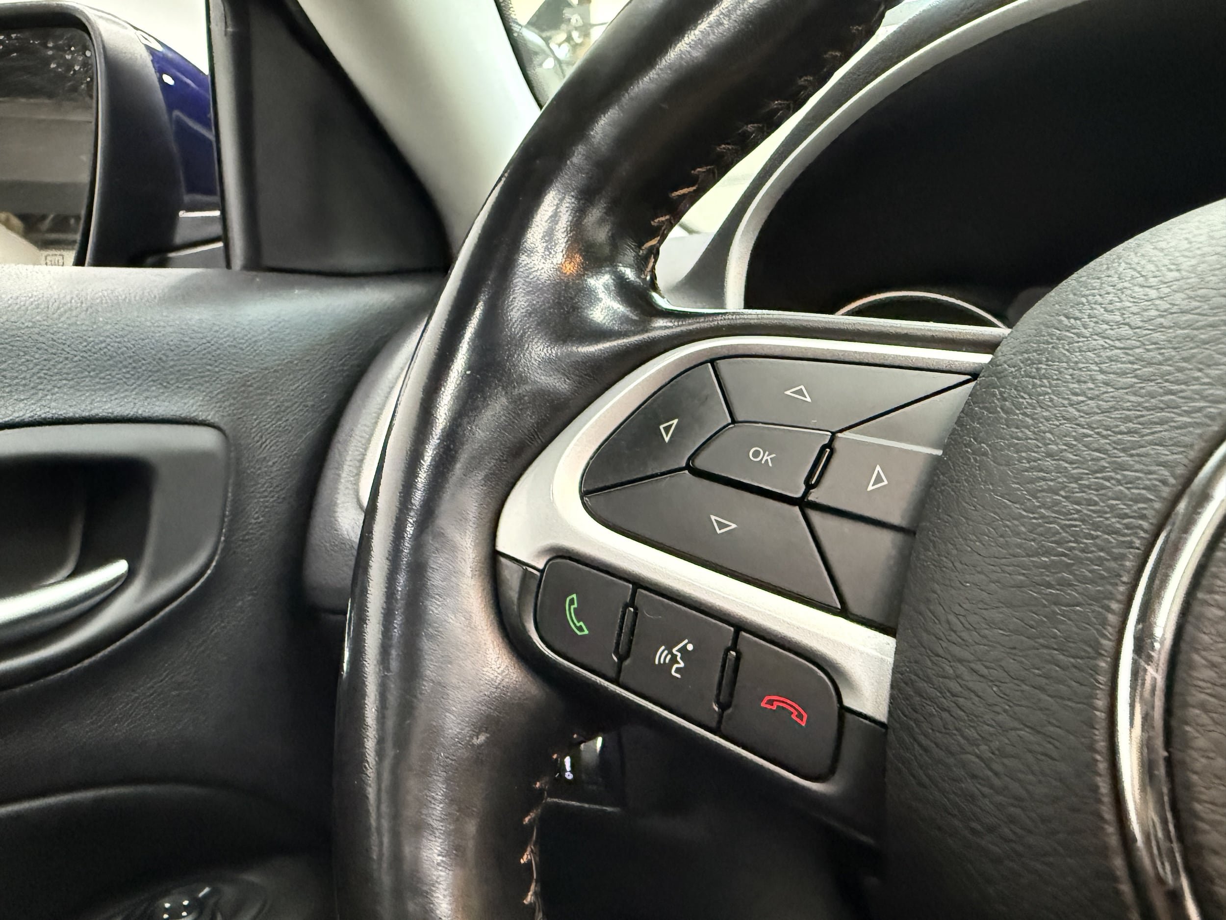 Used 2020 Jeep Compass Latitude FWD image 12
