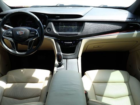 Used 2018 Cadillac XT5 Luxury w/ Driver Awareness Package image 10