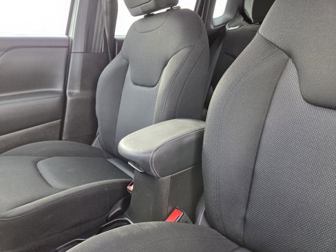 Used 2023 Jeep Renegade Latitude image 26