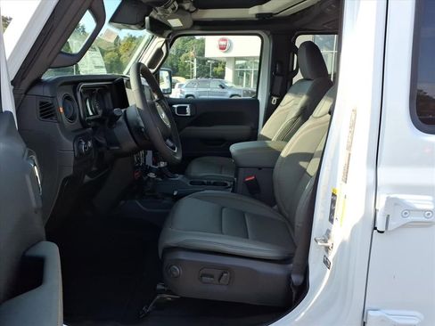 New 2025 Jeep Gladiator Mojave image 4