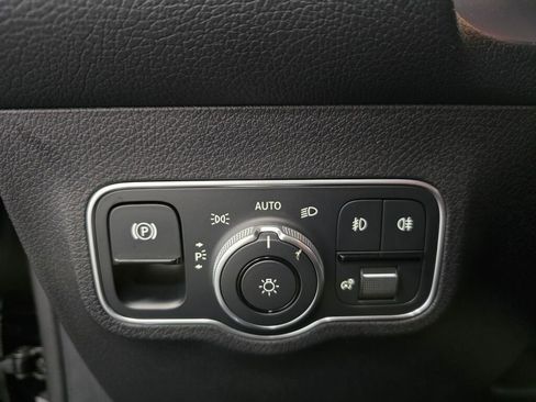 Certified 2025 Mercedes-Benz GLB 250 4MATIC image 32