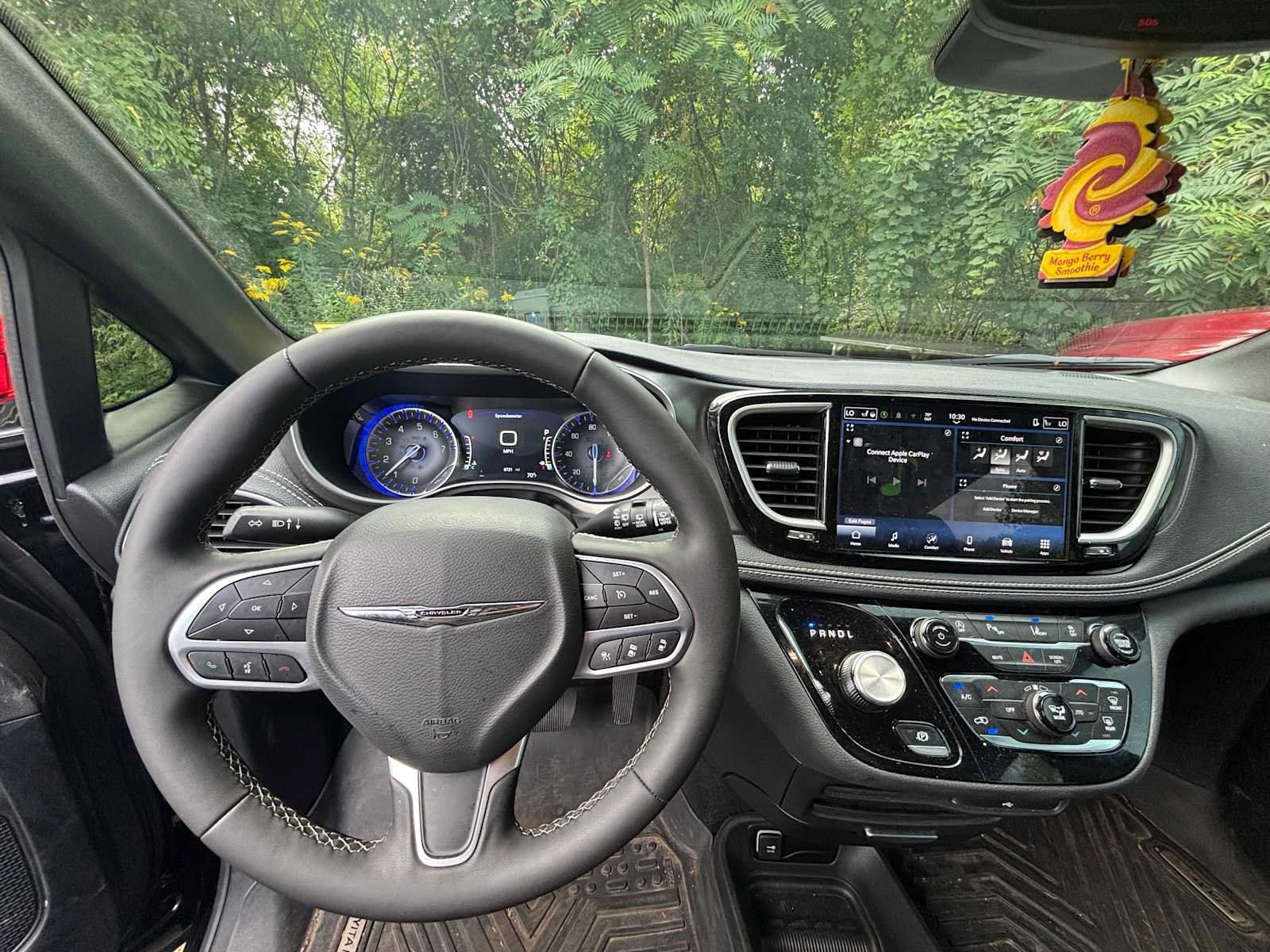 Used 2026 Chrysler Pacifica Select FWD image 5