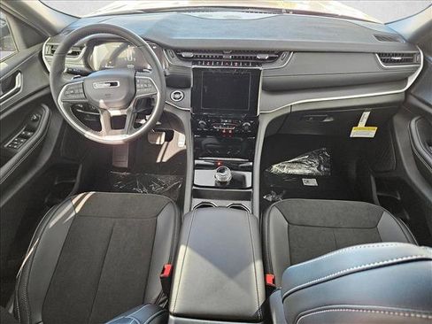 New 2025 Jeep Grand Cherokee Altitude image 15