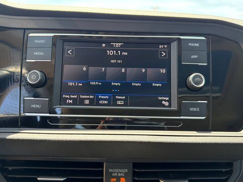 Used 2023 Volkswagen Jetta SE w/ Panoramic Sunroof Package FWD image 15