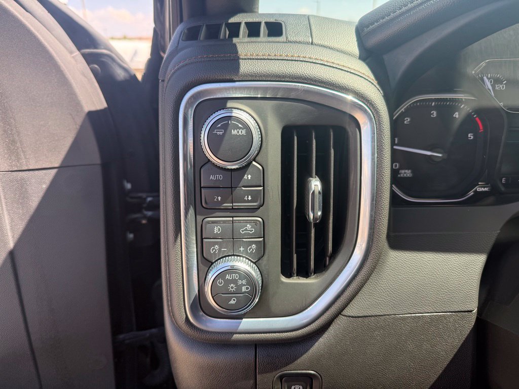 Used 2022 GMC Sierra 2500 AT4 w/ Gooseneck/5TH Wheel Package AWD/4WD image 11