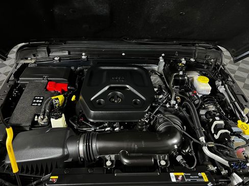 Used 2024 Jeep Wrangler Sport S image 9