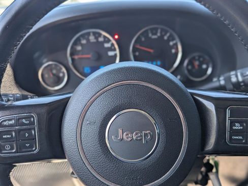 Used 2018 Jeep Wrangler Unlimited Rubicon w/ Max Tow Package AWD/4WD image 20