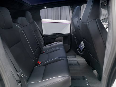 Used 2024 Tesla Cybertruck AWD Crew Cab image 47