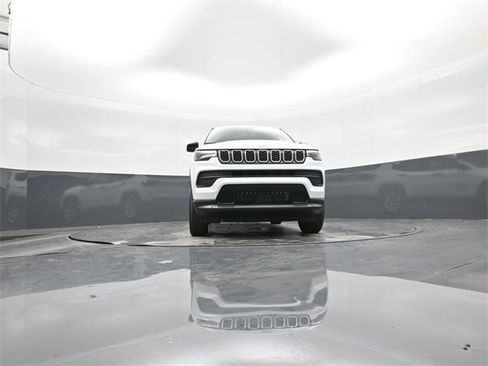 Used 2025 Jeep Compass Sport image 41