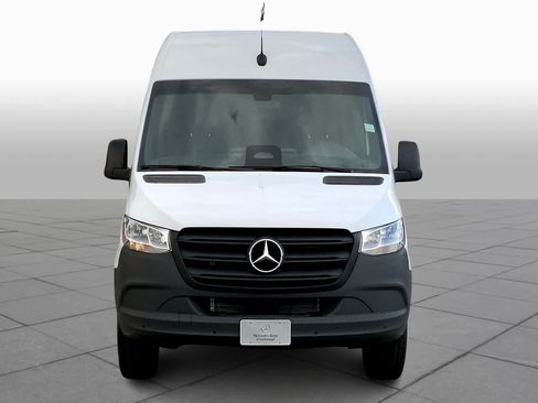 Used 2025 Mercedes-Benz Sprinter 2500 image 3