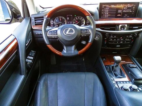 Used 2019 Lexus LX 570 4WD w/ Luxury Package image 27