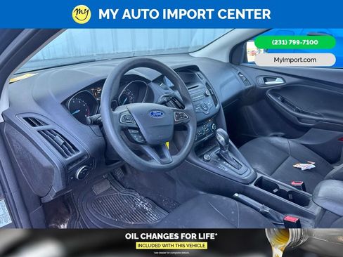 Used 2017 Ford Focus SE FWD image 8