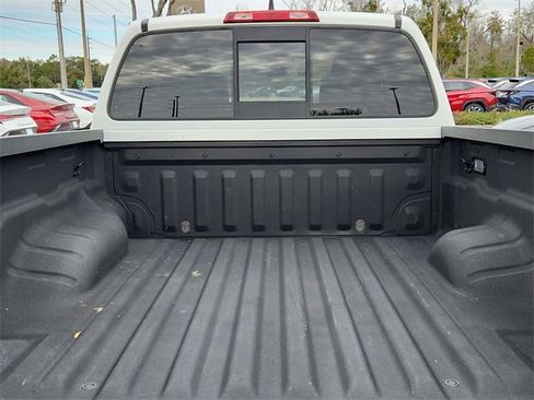 Used 2022 Nissan Frontier SV w/ Technology Package image 8
