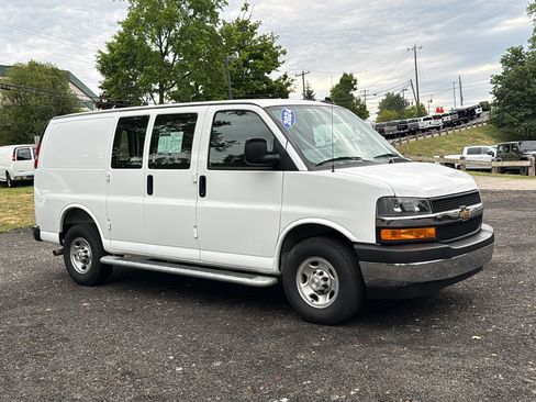 Used 2024 Chevrolet Express 2500 w/ Driver Convenience Package RWD image 2
