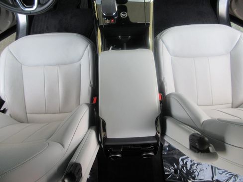 Used 2024 Land Rover Range Rover Sport SE image 15