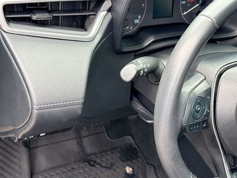 Used 2024 Toyota Corolla Cross LE FWD image 11