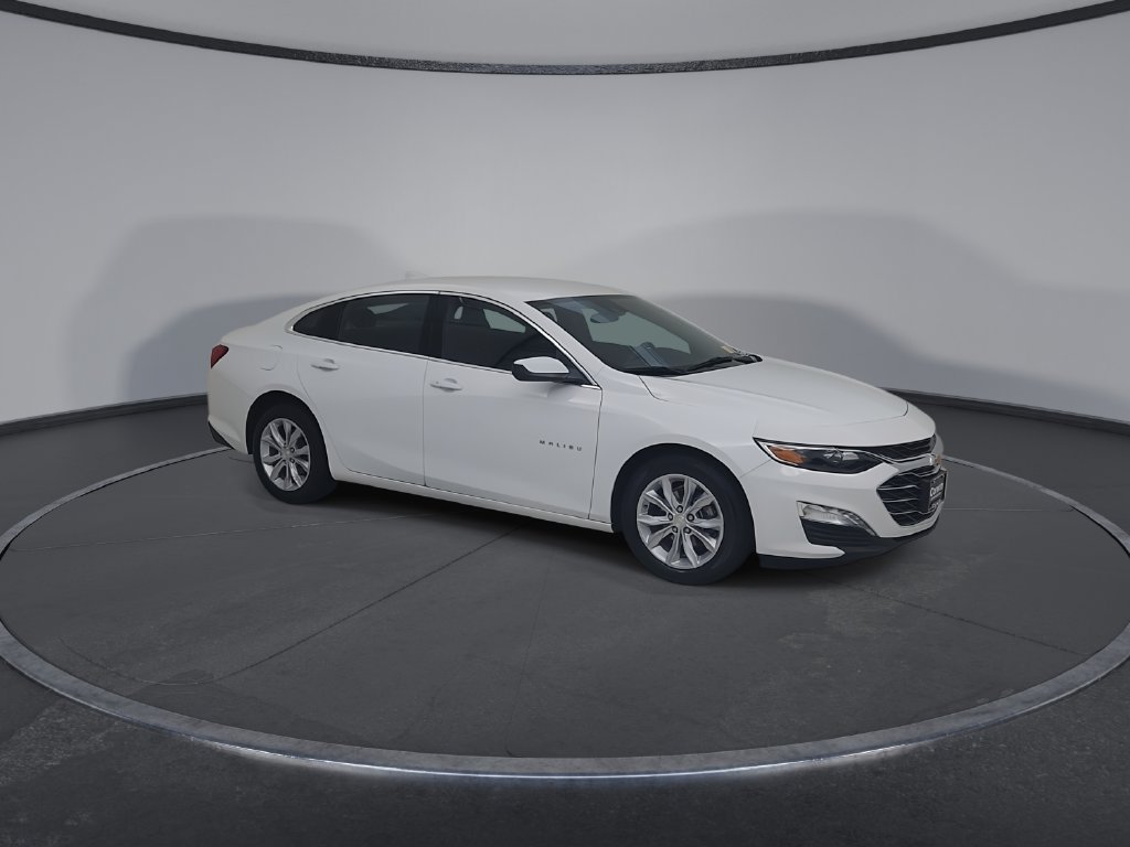 Used 2025 Chevrolet Malibu LT FWD image 2