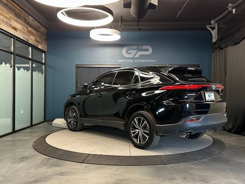 Used 2021 Toyota Venza LE image 5