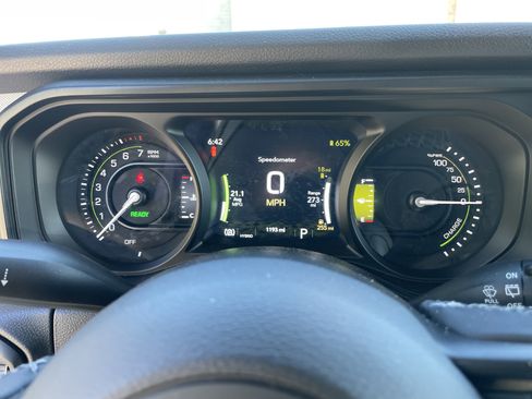 Used 2025 Jeep Wrangler Sport S w/ Convenience Group image 39