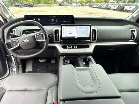 Used 2026 Ford Expedition Active AWD/4WD image 10