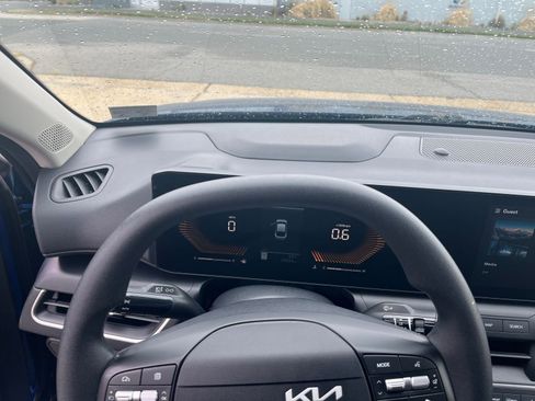 Used 2025 Kia K4 FWD image 33