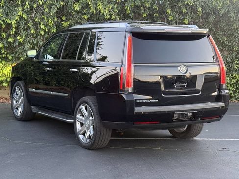 Used 2015 Cadillac Escalade Luxury image 5