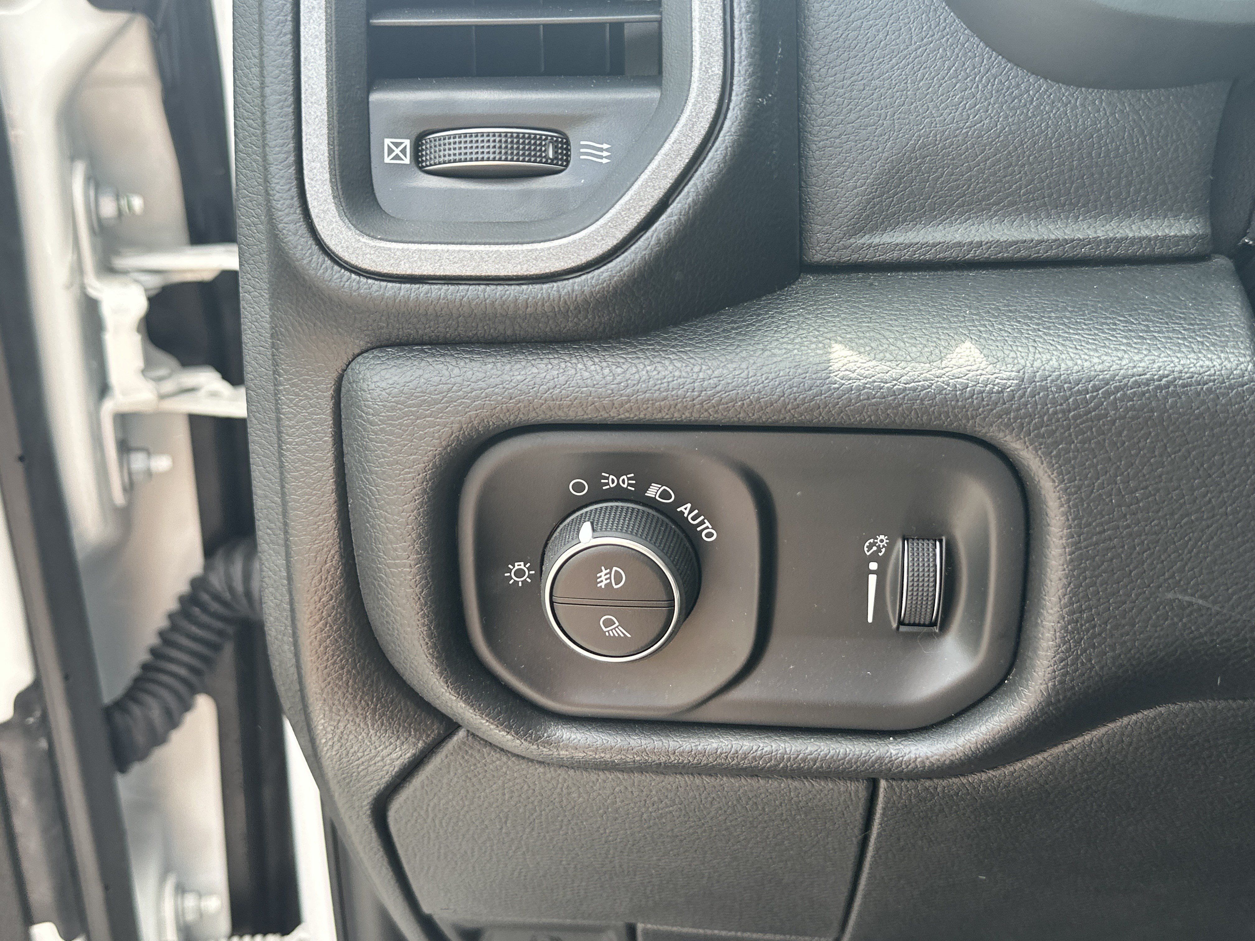 Used 2025 RAM 3500 Tradesman AWD/4WD image 22