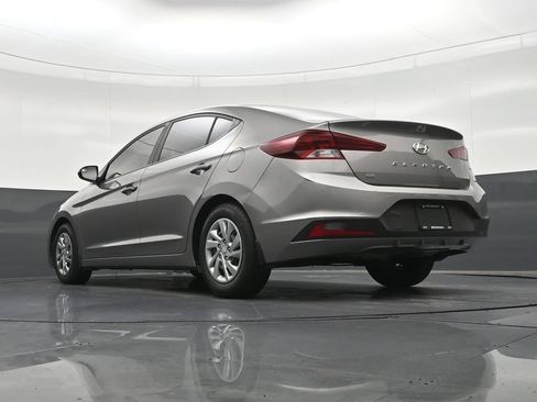 Used 2020 Hyundai Elantra SE FWD image 25