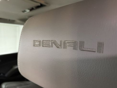 Used 2018 GMC Yukon XL Denali w/ Denali Ultimate Package image 11