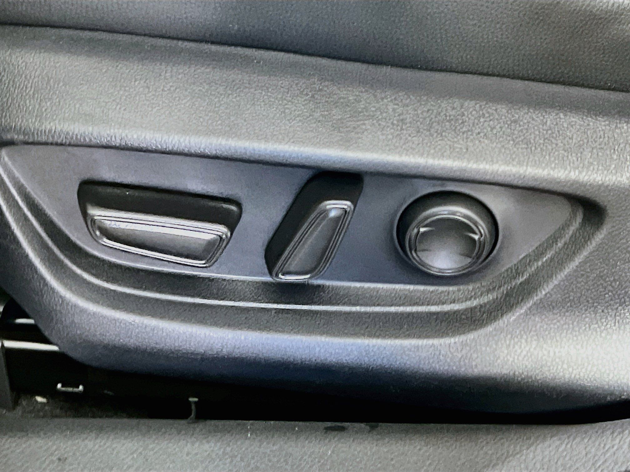 Used 2026 Toyota Camry SE w/ Multimedia Upgrade Package FWD image 15
