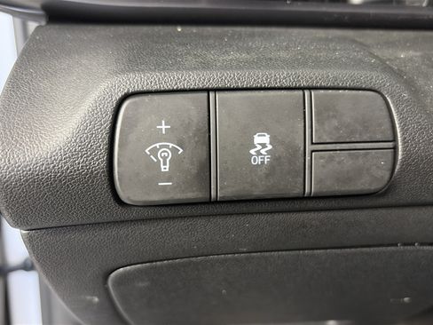 Certified 2025 Hyundai Elantra Sport FWD image 30
