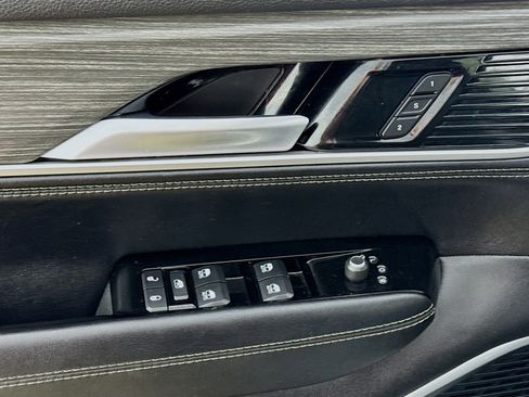 Used 2024 Jeep Wagoneer Series III image 20