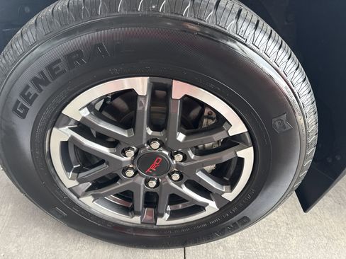 Used 2024 Toyota Tacoma TRD Sport image 9