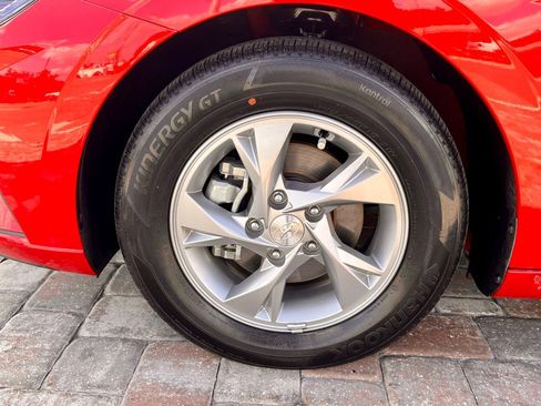 Used 2021 Hyundai Elantra SE image 31