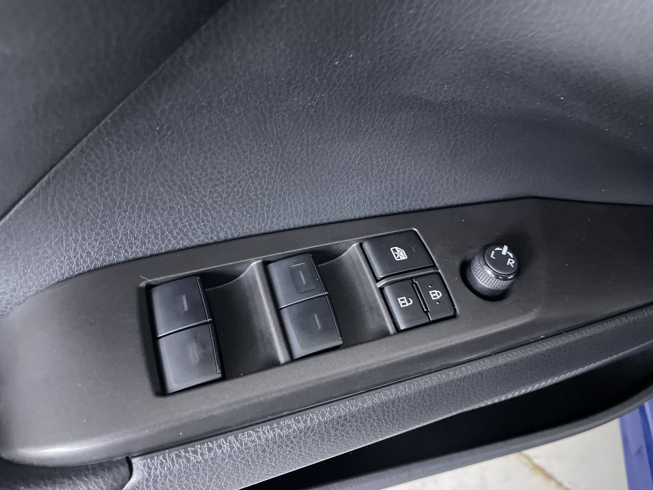 Used 2023 Toyota Camry SE FWD image 12