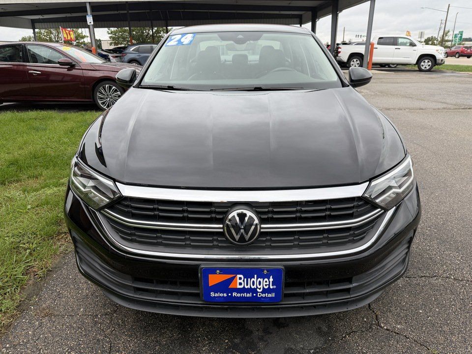 Used 2024 Volkswagen Jetta SE FWD image 8