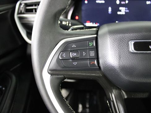 Used 2025 Jeep Grand Cherokee Laredo image 25