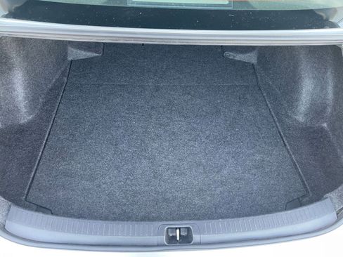 Used 2025 Toyota Corolla LE image 32