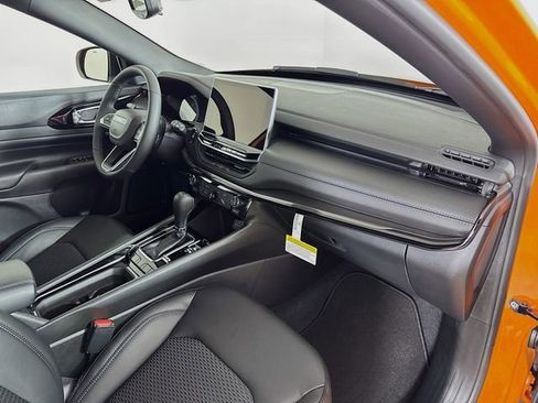 New 2026 Jeep Compass Latitude image 28