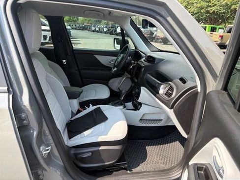 Used 2022 Jeep Renegade Latitude w/ Convenience Group AWD/4WD image 11