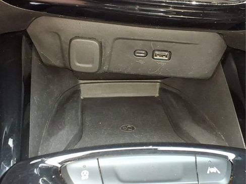 Used 2025 Chevrolet Trax ACTIV w/ Sunroof Package FWD image 22