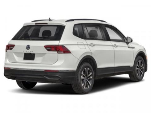 Used 2022 Volkswagen Tiguan S image 2