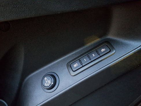 Used 2023 Chevrolet Equinox Premier image 20