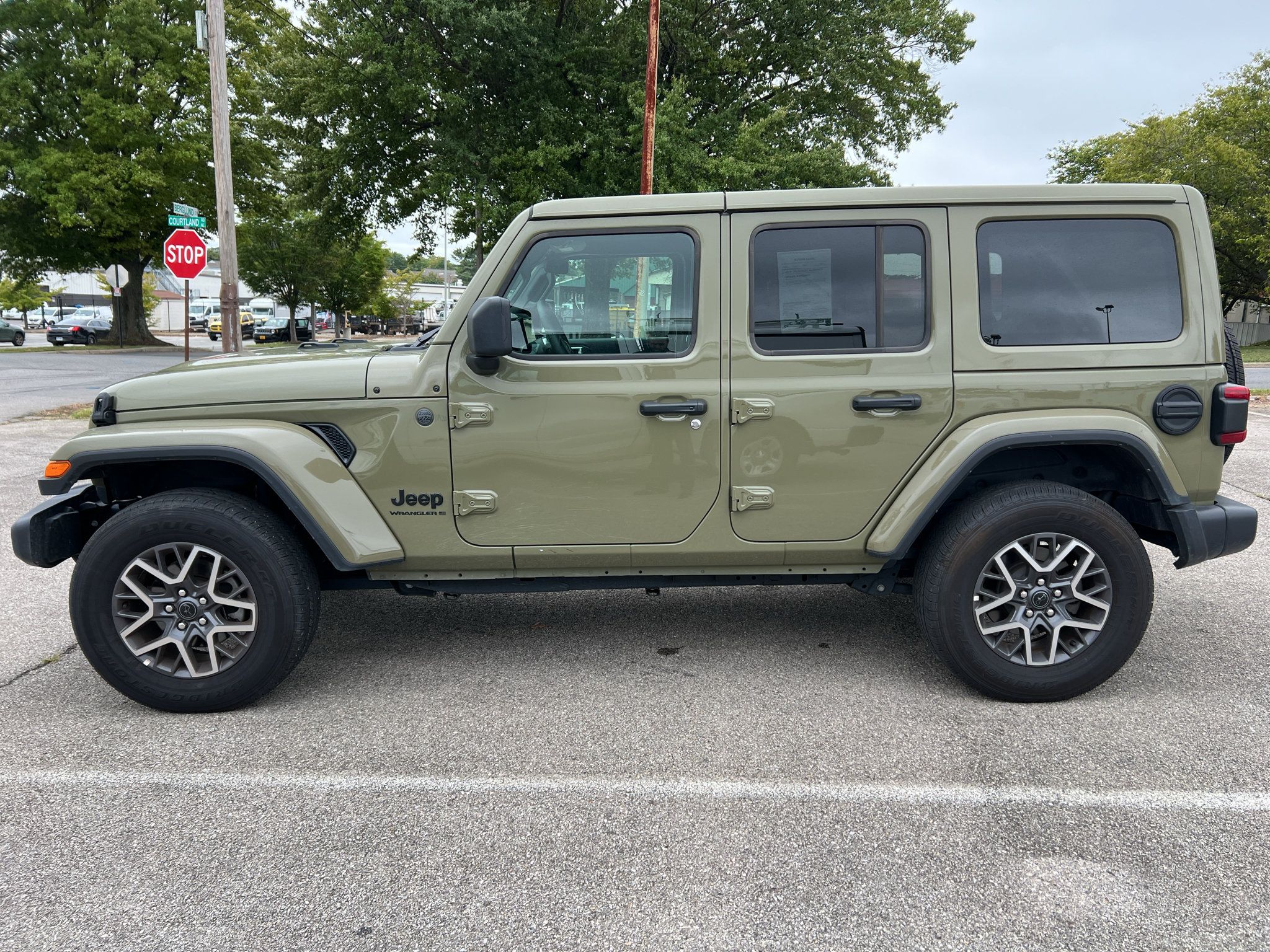 Used 2026 Jeep Wrangler Unlimited Sahara AWD/4WD image 6