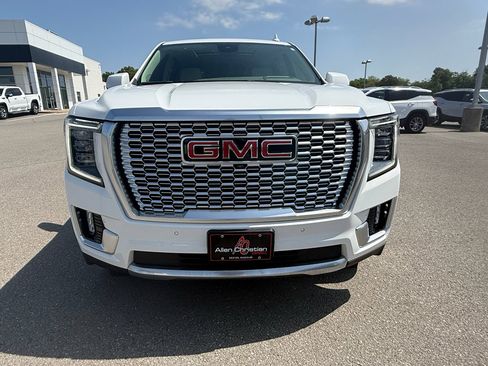 Used 2023 GMC Yukon XL Denali w/ Denali Reserve Package AWD/4WD image 4