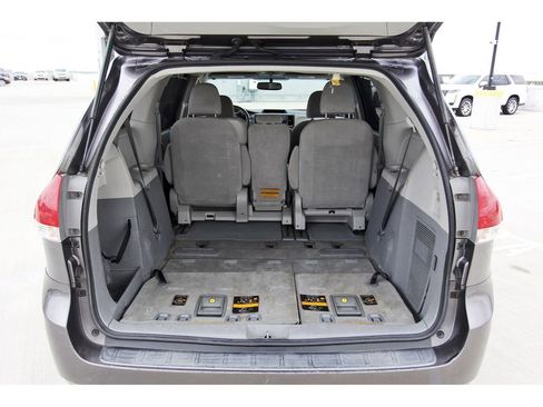 Used 2012 Toyota Sienna LE image 24