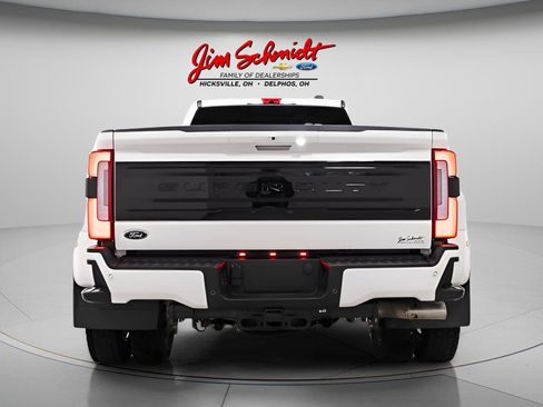Used 2025 Ford F450 Platinum w/ FX4 Off-Road Package image 5