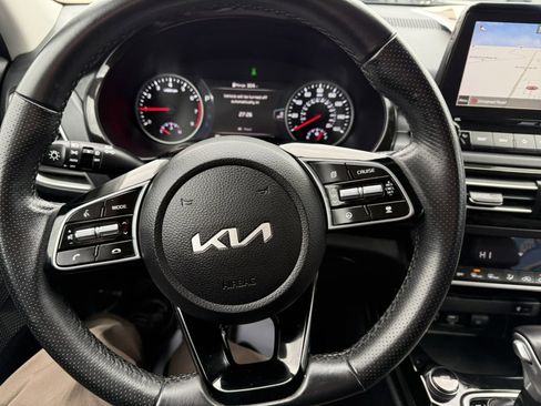 Used 2022 Kia Seltos SX image 25