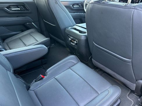 Used 2025 GMC Yukon Denali AWD/4WD image 19