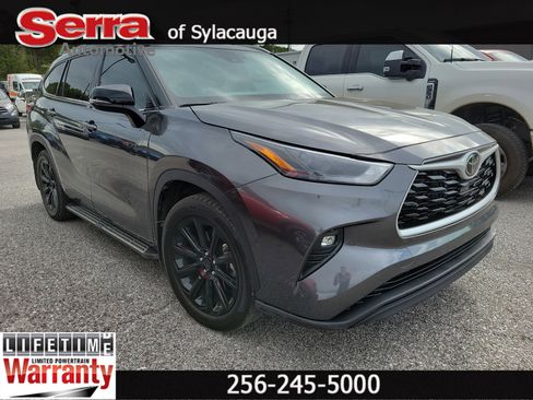 Used 2022 Toyota Highlander XLE image 1